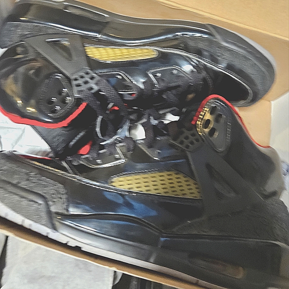 Nikes - Picture 3 of 4